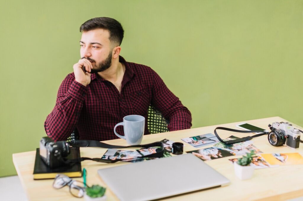 15 Things to Look for When Hiring a Professional Logo Designer 2 Hiring a Professional Logo Designer